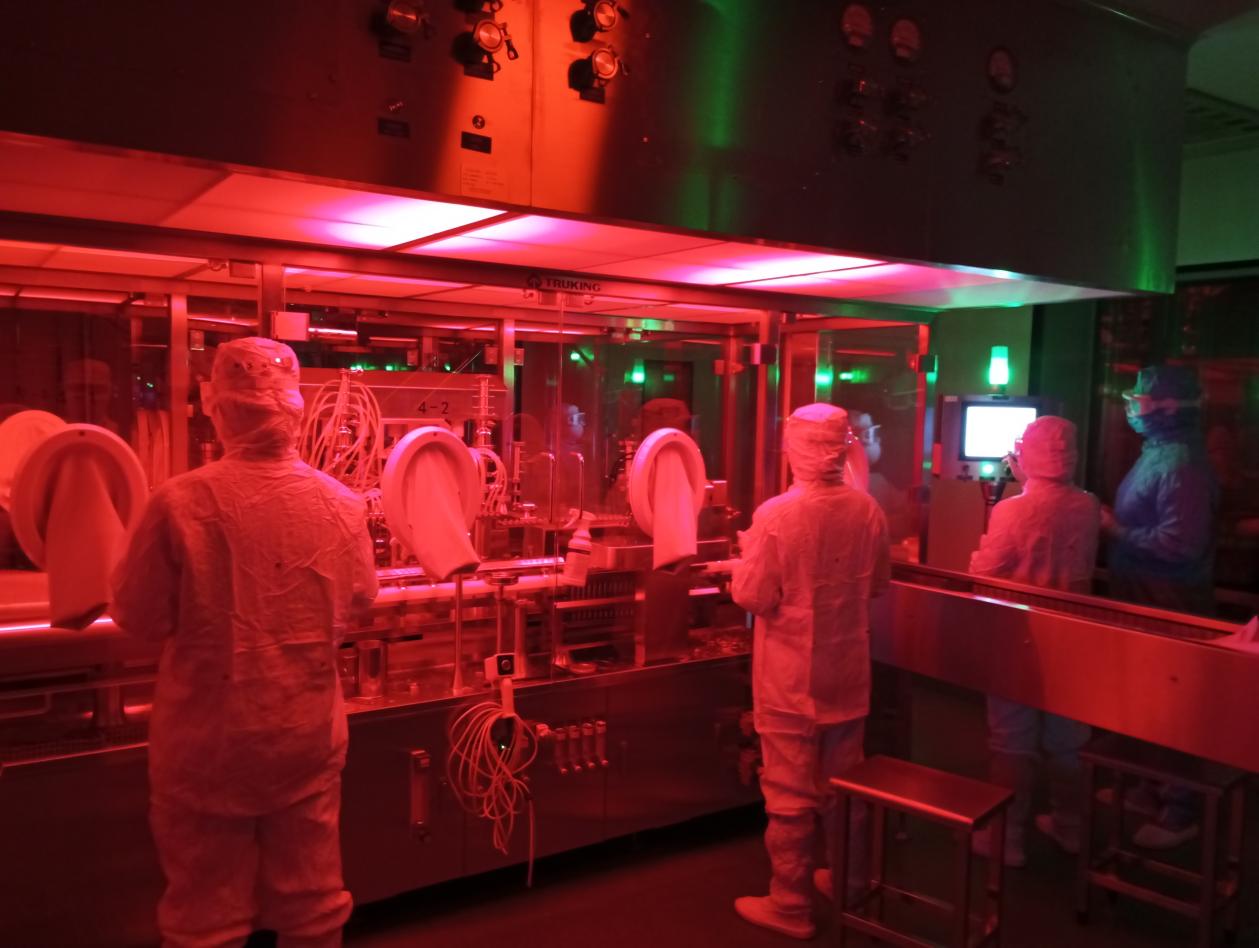 紅燈下生產圖片.jpg 紅燈下生產圖片.jpg